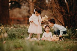 kids in daffodils